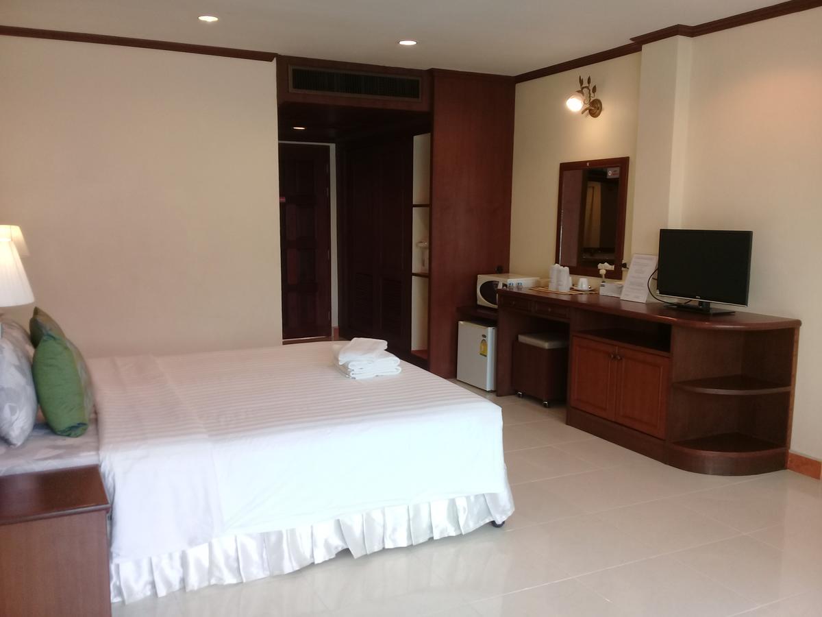 Ban Tyrol Hotel Patong Ngoại thất bức ảnh