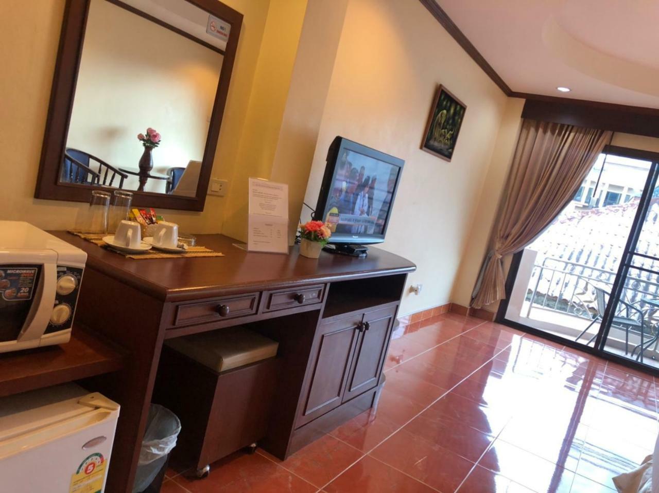 Ban Tyrol Hotel Patong Ngoại thất bức ảnh
